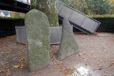 Schloss_Schönbrunn_Harmoniesteine_im_Irrgarten.JPG